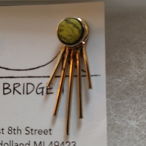 Bridge beautiful dangling earrings - Picture 3 of 3